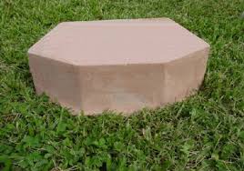 For best results, don't plan out the curve of your concrete retaining wall freehand. Smooth Face Retaining Wall Block Concrete Mold Set 3002 Moldcreations