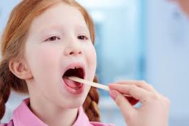 يعتبر صديد اللوز أو المعروف بالتهاب اللوزتين من المشاكل الصحية التي تصيب معظم الناس ، خاصة الأطفال ، حيث يعانون من صعوبة في البلع يرافقه ألم شديد سوف نتعرف في هذا المقال على أهم أعراض التهاب اللوزتين أو صديد اللوز وطرق علاجه بالأعشاب الطبية. ÙƒÙŠÙ ÙŠØ¤Ø«Ø± Ø§Ù„ØªÙ‡Ø§Ø¨ Ø§Ù„Ù„ÙˆØ²ØªÙŠÙ† Ø¹Ù„Ù‰ Ø§Ù„Ø·ÙÙ„ ÙˆÙƒÙŠÙ Ù†Ø¹Ø§Ù„Ø¬Ù‡ Ø§Ù„ÙƒÙˆÙ†Ø³Ù„ØªÙˆ