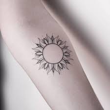 16 Ideias De Tatuagens De Sol Tatuagens De Sol Tatuagens Tatuagem De Sol