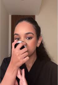 عطر سيدتي المفضل: لمسة من الفخامة والأنوثة