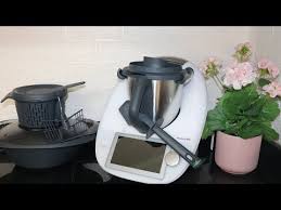 اجيو تشوفو معايا ملك المطبخ الجديد ترمومكس 6 Presentation Du Thermomix Tm6 Youtube Make It Yourself Electric Kettle Kevin Macleod