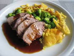 Wildschweinrucken Am Knochen Gegart Mit Einer Rotweinsauce Gerichte Mit Wildschwein Ein Privates Rezept Vo Rezept Wildschweinrucken Rezepte Wildschweinrucken
