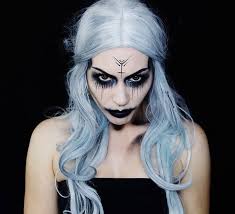 Barbara Tomas na Instagramu: "Evil witch is back 😈🤘! #halloween  #halloweencolor #horror #horror_sketches #witch #contactlens #wig  #transformation…"