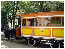 Mai mult, piesa hei, tramvai, a celor de la phoenix, este dintre cele mai cunoscute şi una care tramvaiul tras de cai este o machetă identică a primului tramvai care a rulat în timişoara, în luna iulie a anului 1869. In TimiÈoara A Circulat Primul Tramvai Tras De Cai La Est De Budapesta Anul 1869