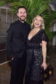 Kate hudson has given birth to a baby girl! Who Is Kate Hudson S Boyfriend Danny Fujikawa