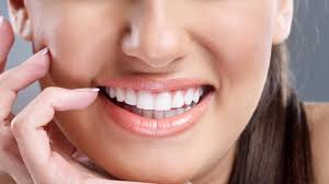 Plak yang masih tipis dapat dihilangkan dengan rutin menyikat gigi dan membersihkan gigi menggunakan benang (flossing). 12 Cara Menghilangkan Karang Gigi Membandel Mudah Dan Murah Hot Liputan6 Com