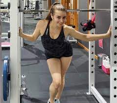 You find Loserfruit in an empty gym and she doesn't notice you, what do you  do? : r/Loserfruit_