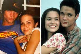 Fans will remember that her first album came out when moore was around 15. Mandy Moore Posted Old A Walk To Remember Photos And They Re So Cute