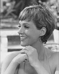 Audrey Hepburn Julie Andrews On Instagram Julieandrews Hepburn Andrews Love Julieandrewsedwards Julieandrcw In 2020 Julie Andrews Audrey Hepburn Pixie Actresses