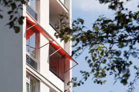 Auf dem balkon oder im garten keinen platz für ein großes wasserbecken? Regenschutz Fur Den Balkon Moglichkeiten Vorschriften