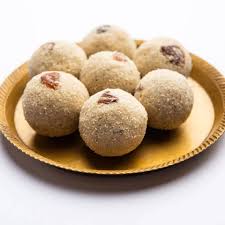 Rava Laddus, round sweet balls made from semolina and sugar, garnished with nuts