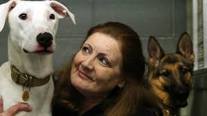 Sads, 1985 yılında, aksi takdirde kilo ve barınaklarda yok edilecek olan ve daha sonra kedilerin bakımını ve barınmasını da içeren istenmeyen. Save A Dog Scheme Sniffing Out Cash To Help Deliver Worthy Animal Shelter Herald Sun