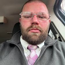 Ricky vs Sparky in the parking lot! #rickyandtheboss #sparky  #breadstickricky #roughneckroscoe #comedy #bluecollarcomedy  #roughneckroscoe #construction