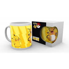 The pichu, pikachu & raichu evolution pin shows you these popular pokémon in their regular form—and then they change into their evolved forms when you open the pin to see the inside! Manga Mafia De Pokemon Pichu Pikachu Raichu 320ml Tasse Tassen Glaser Merchandise
