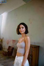 Května 1991) je populární německá zpěvačka, která se proslavila vítězstvím v esc 2010 se svou písní satellite. Lena Meyer Landrut Hubsch Hubsch Ne Geile
