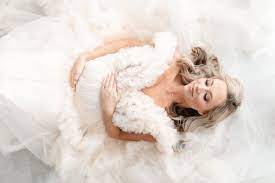 Maternity Studio Pose In 2021 Studio Poses Maternity Studio Maternity