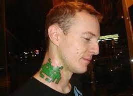 It's around my neck in a boat neck tie style. Joel Thomas Zimmerman Tatuajes Abstractos Skrillex Tatuajes