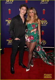 Of course outer banks was going to nominated for best kiss at the 2021 mtv movie & tv awards. Addison Rae Tanner Buchanan Share A Kiss While Presenting Best Kiss At Mtv Movie Tv Awards 2021 Photo 4556812 2021 Mtv Movie Tv Awards Addison Rae Mtv Movie