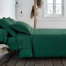 On Craque Tous Pour Le Vert Foret Housse De Couette Idees De Lit Drap En Satin