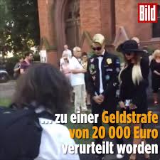 Seligenstadt ist eine stadt im landkreis offenbach in hessen.sie liegt am main und war in karolingischer zeit von großer bedeutung. Bild Gina Lisa Beerdigt Die Privatsphare Facebook
