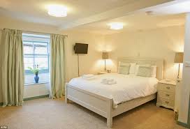 The world's best b&b is in torquay, it seems, as reviewers were impressed with the 25 boutique b&b in the devon seaside town. Yorkshire B B And Wales Hotel Named Best In Tripadvisor Travellers Choice Awards Daily Mail Online