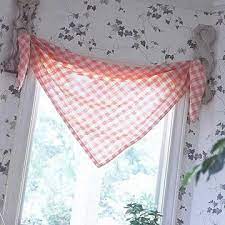 Evdeki eşimin eski beyaz gömlek kumaşlarından kesip perdeye eklemeyi düşünmüştüm. Kendin Yap Yaratici Perde Modelleri Tarz Meselesi