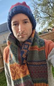 Good morning everyone and happy Friday. I'm all ready to welcome Autumn and  the new season with my hat gloves and scarf. Wishing you a lovely day!  lifeofanartist #textileartist