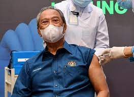 Putrajaya will be allocating a further rm400. Pm Muhyiddin Gets Premier Jab As Malaysia S Covid 19 Immunisation Programme Rolls Out