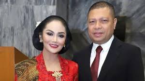 Kalo belum aktifin dulu yuk pic.twitter.com/5azvumazld. Tak Terlahir Kaya Raya Raul Lemos Dulu Pernah Panas Panasan Jualan Telur Di Pasar Demi Sesuap Nasi Tribunnewswiki Com Mobile