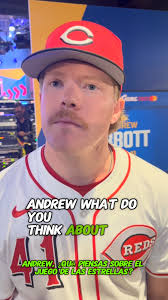 José Tena, Christian Cerda y Rodolfo Duran hacen una cherchita en el  Estadio Quisqueya Juan Marichal Todos nuestros contenidos estan en nuestro  canal de YouTube elPadiTV elPadiTV es auspiciado por: @frasesdeboxeo  frasesdeboxeo@gmail.com