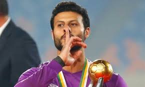 ما هو سبب إيقاف محمد الشناوي وتغريمه؟. Ø§Ù„ØªÙŠØ§Ø± Ø§Ù„Ø£Ø®Ø¶Ø± Ø§Ù„Ø´Ù†Ø§ÙˆÙŠ ÙŠØ¨Ø¹Ø« Ø±Ø³Ø§Ø¦Ù„ Ø®Ø§ØµØ© Ù„Ø¬Ù…Ø§Ù‡ÙŠØ± Ø§Ù„Ø£Ù‡Ù„ÙŠ Ù‚Ø¨Ù„ Ù…ÙˆØ§Ø¬Ù‡Ø© Ø§Ù„Ø¯Ø­ÙŠÙ„ ÙˆÙŠØ±ÙØ¶ Ø§Ù„Ø­Ø¯ÙŠØ« Ø¹Ù† Ø¨Ø§ÙŠØ±Ù† Ù…ÙŠÙˆÙ†Ø®