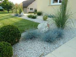 Jardin Paysager Paysager Son Jardin Avec Gravier Et Pierres Gartengestaltung Garten Landschaftsbau
