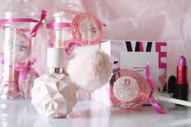 Indulge in the irresistible ariana grande fragrance sweet like candy that surprises with candy sweet delight. Ariana Grande Sweet Like Candy The Sunday Girl