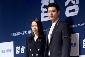 Theo ước tính, son ye jin và hyun bin sẽ trở thành cặp đôi giàu nhất nhì showbiz hàn quốc nếu 'về một nhà'. Hyun Bin And Son Ye Jin Spotted Grocery Shopping Together Agencies Respond Kissasian