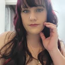 Robyn Langford's Instagram, Twitter & Facebook