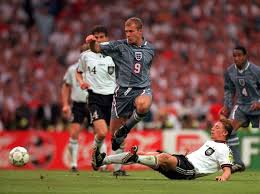 Moller smashes his penalty down the middle and then mimicks gascoigne's peacock celebration. Germany 1 England 1 6 5 P In 1996 At Wembley Alan Shearer Loses Possession In What Was Now A Midfield Game In The Semi Fin Euro 96 Football Photos Euro 1996