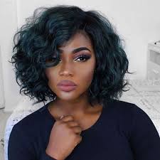 Coupes de cheveux ondulés sur pinterest chignon. Coupe Femme Courte Cheveux Boucles Femme Afro Couleur Cheveux Noir Et Bleu Fmboard