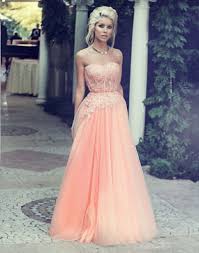 Selena gomez avec une jolie robe courte devant, longue arrière. ÙØ§ÙØ¹ÙØ³ ØµØ­ÙØ­ ØªÙØ«Ù Ø¹Ø§Ø¡ Robe Longue Bal De Promo Translucent Network Org