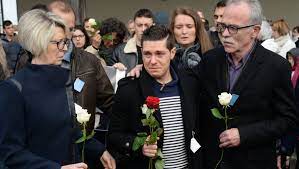 Lundi, les gendarmes l'ont interpellé pour l'interroger sur des éléments de l'enquête. Les Obseques D Alexia Daval Celebrees Dans L Intimite A Gray Midilibre Fr