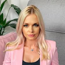 Jennifer Uresti's Instagram, Twitter & Facebook