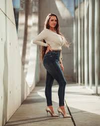 Nettyloveslife - Free pics, galleries & more at Babepedia