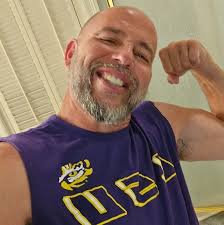 This Father's Day, get him something that he'll truly appreciate. Puer  Fashion offers a variety of collections to choose from. Get stunning  watches and watch gift sets to say thank you, I