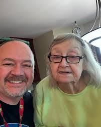 Dawn Hans's Instagram, Twitter & Facebook