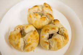 You can make more than pancakes and biscuits with a box of biscuit baking mix. 18 Things To Make With Biscuit Dough Besides Biscuits