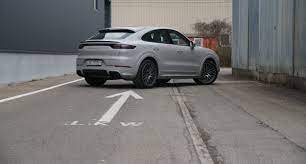 Um ihren porsche zu hause zu laden, empfehlen wir ihnen die installation einer industriesteckdose. Test Porsche Cayenne Coupe Turbo S E Hybrid Radicalmag