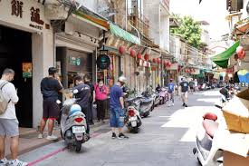 金門】 雨川食堂| 這樣很金門必點高粱肉燥飯＋一條根雞湯，用在地食材顛覆傳統，讓很街頭的小吃也可以懷舊文青。