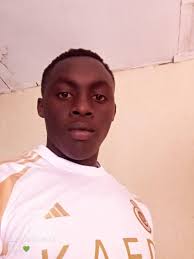 Start ONE ✓ Bench ONE 🔁 Sell ONE 💰 • Martín Zubimendi 🇪🇸 • Sandro  Tonali 🇮🇹 • Ryan Gravenberch 🇳🇱 #PremierLeague #Arsenal #Newcastle  #Liverpool