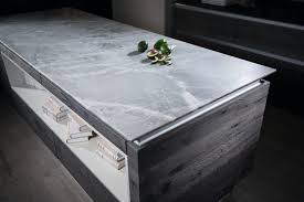 Arbeitsplatten Material Vergleich Unterschiede Vor Und Nachteile Von Laminat Mdf Holz Stein Kerami Arbeitsflache Kuche Arbeitsplatte Arbeitsplatte Kuche