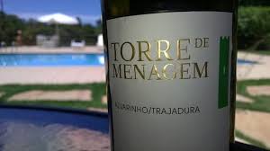 Exclusivamente produzido na região demarcada dos vinhos verdes, no noroeste de. Sobre Vinhos E Afins Torre De Menagem Alvarinho Trajadura 2013 Vinhos Verdes Torre Alvarinho