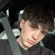 Sean Thayer's Instagram, Twitter & Facebook